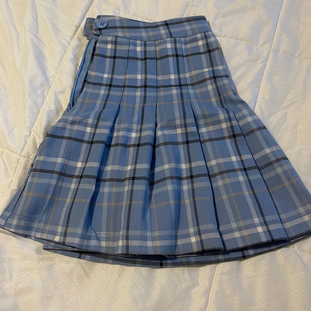 Blue Tilly’s size small Plaid Pleated skirt